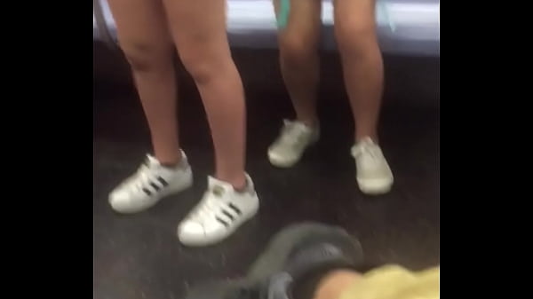 Espiando Piernas Buenas,,