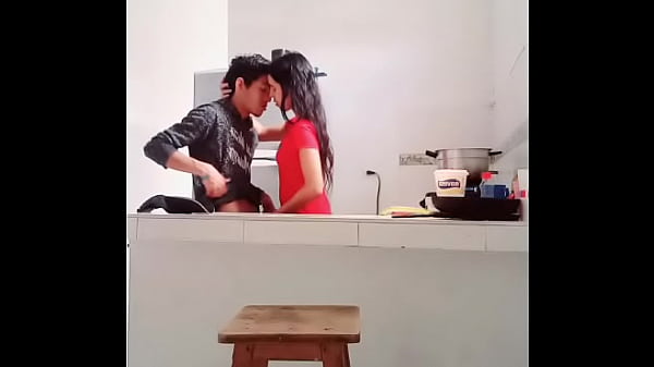 Me Follo A La Mujer De Mi Amigo Mientras Hace El Almuerzo