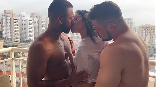 Moreno E Alemao Pega Magra Na Sacada