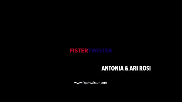 Fistertwister - Full-hand Play Lesbians Slip The Whole Hand In