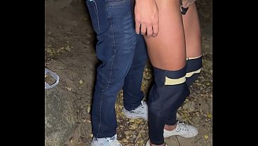 Hotwife Fez Trilha Noturna E Acabou Levando Duas Gozadas Dos Amiguinhos Do Marido