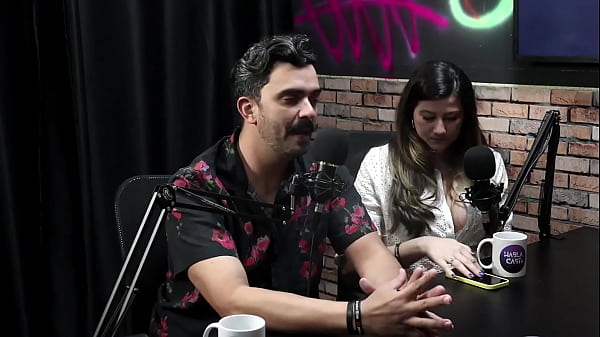 Ela Faz Boquete Pra Deixar O Pau Duro E A Gostosa Mostra Seus Lindos Peitos - Bella Mantovani E O Fera