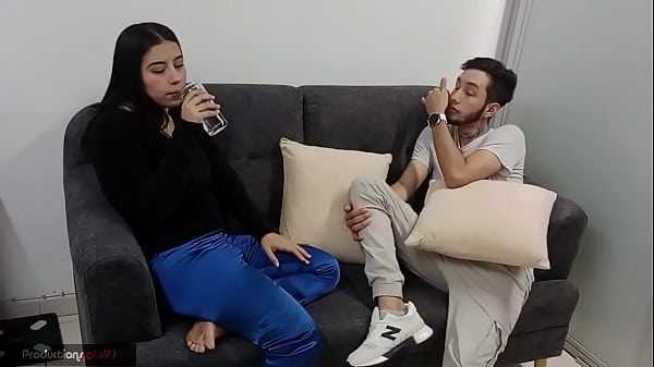 Resulto Bien Cachonda La Joven, Se Ofrece A Chuparme La Verga Y Me Pone Su Coño En La Boca Para Que Se Lo Mame Y La Penetre