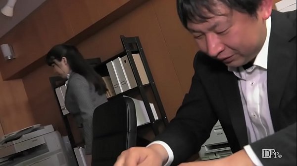 誘惑する痴女OL! 早くチンコ出しなさい 1