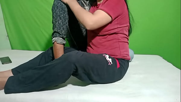 Komal ने अकेले घर में अपने ब्वॉयफ्रेंड को बुलाया और जमकर Chudai करके अपनी आग जैसी गर्म चू त को ठंडा किया