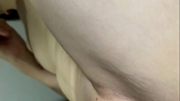 【in Hawaii】彼女のきれいなあそこ・・・これ収益化されないらしい。サービスですね(^^　元芸能人のあそこをお楽しみください。美しいでしょ？？