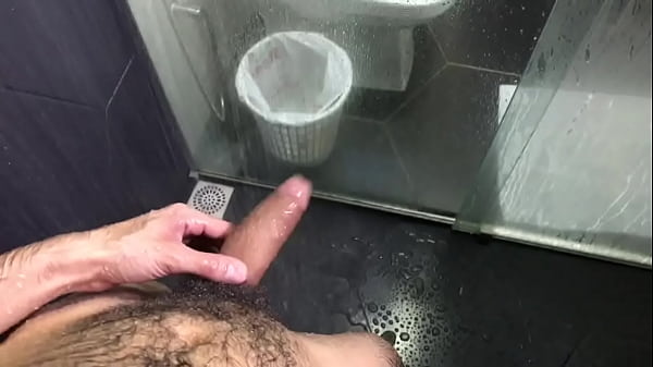 Tomando Uma Ducha