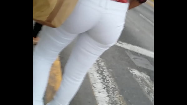 Rico Culo En Parada De Bus