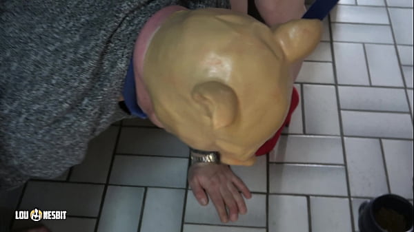 Petplay Lou Nesbit, Lia Louise