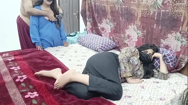 Pakistani Husband Seducing With School Girl Behind His Spouse