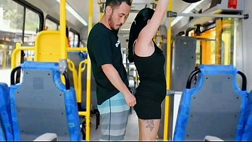 Morena Tateando No ônibus
