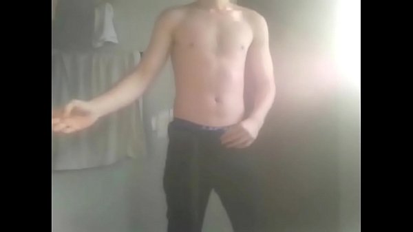 ChicoBailandoSensual