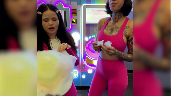 Insta Models Yhivi & Ravyn Alexa Turn Shoot Into Menage