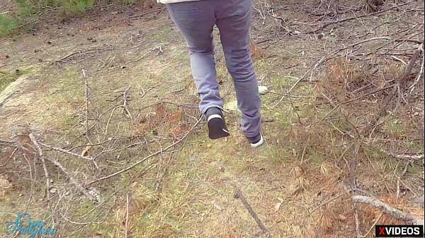 "PLEEEEEEASE JIZZ IN MY PANTYHOSE WHILE WALKING"
