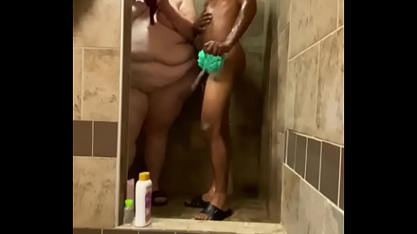 TreyLongzXXX Showers With Ginger BBW In Public Tuck Stop