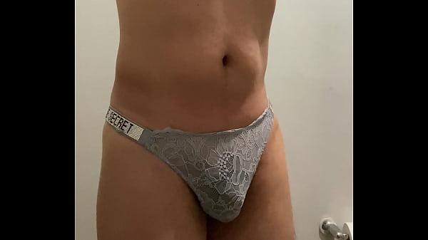 MODELANDO TANGA DE ENCAJE WORSHIP CON BRILLOS