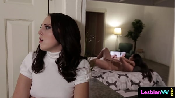 Masturbating Lesbian Stunner Leg-lock Play Her Lover