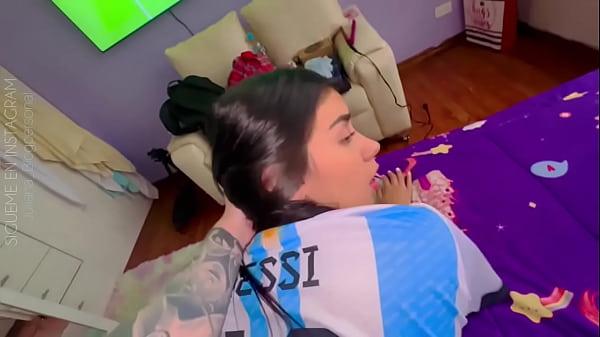 Argentina Follada Duro Por El Culo ( ASS PLAY ) Mientras Mira El Partido Del Mundial Qatar 2022 | Argentina Vs Holanda