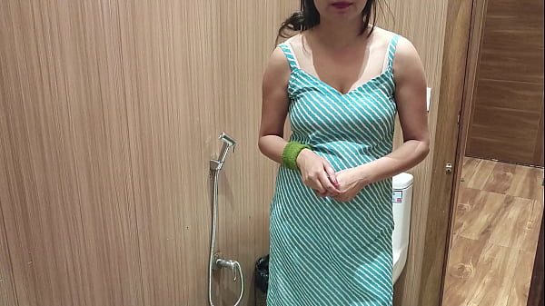 Indian Bhabhi Sexy Sex After Bath Under The Wet Shower Fun Urine Video With Hindi