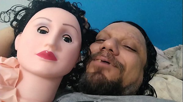 NEM BOCA ABERTA PARA PAGAR UM BOQUETE GOSTOSO MINHA BONECA INFLAVEL TEM