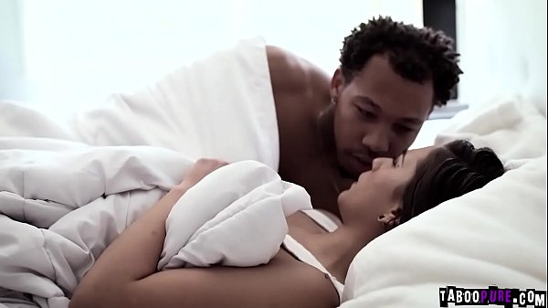 Ricky Johnson Boner Hammerring Jaye Summers Moist Snatch Sideways While Playing Her Nipples!