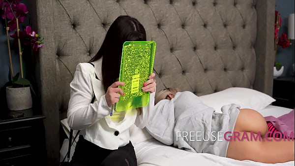 Lonely Popstar Freeuses Everyone To Pack The Avoid - Luna Luxe, Mochi Mona