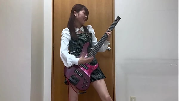 The Ravishing Bassist Fami Cherish Showcase Her Seductive Curvy Thighs To Her Fans