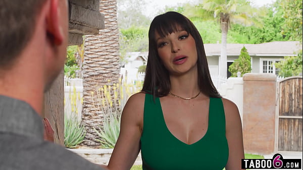 Tenant Lexi Luna Joins Couple For A Randy Bisexual 3some