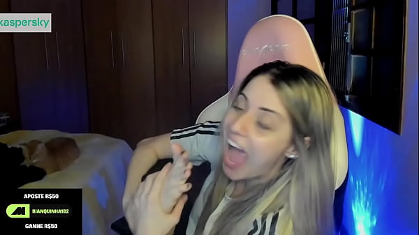 Bianquinha182 Chupando Seu Pé