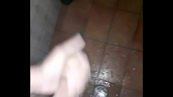 Punheta No Banho