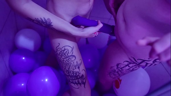 Chupei A Buceta Da Minha Amiga No Banheiro Até Ela Gozar Gostoso. (Lesbians In The Bathroom) - (VEJA MEUS VIDEOS NO RED - SEE MORE ON RED)