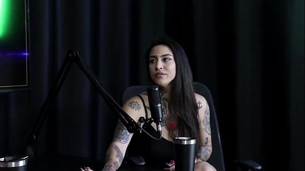 Gostosa Demonstra Seu Gemido Depois De Dizer Que Se Não Souber Usar O Pau, Que Saiba Usar A Língua E Os Dedos, E Quando Foi Pra Londres... - Lexi Mallet (SHEER/RED)