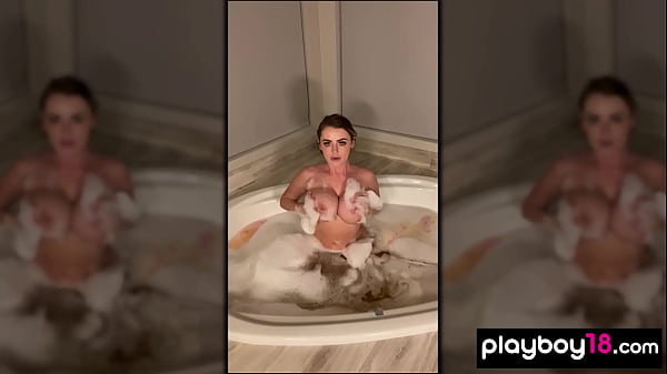 Intense Voluptuous Chestnut-haired MATURE Sophie Dee Taking A Bath And Masturbating