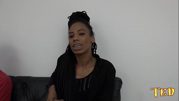 Sheila Blue Trás Sua Amiga Para Fazer Um Teste Para Filme Pornô Sentado Na Pica - Tayla Gomes - Rob Carvalho