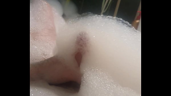 Pumping Off In The Bathtub