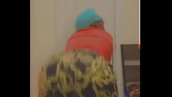 Tempting African Gal Quiverring Her Ass
