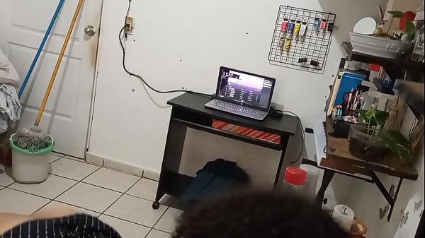 Stepmom Madurita Haciendo Limpieza En Su Cuarto 3
