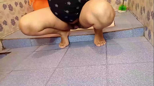 Fresh Devar, Secretly Watching Peeing Bhabhi To Smash Cooch In The Bathroom XXX Porn In Clear Voice