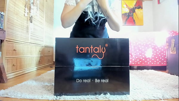Nicoletta Embassi Per Tantaly.com Unboxing Di Una Bellissima Bambola Per Adulti Tutta Da Scopare