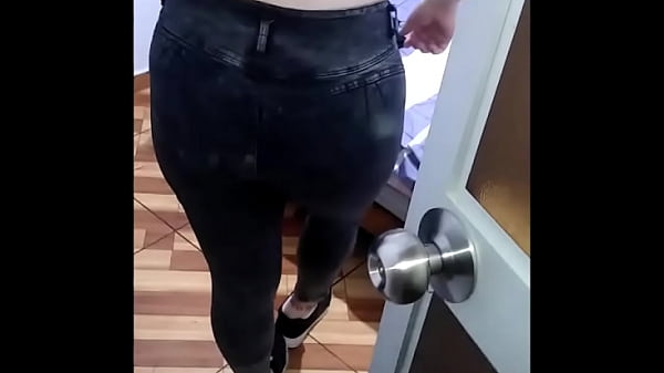 Descubro A Mi Tio Pervertido Grabandome Y Terminamos Follando A Cambio De Dinero