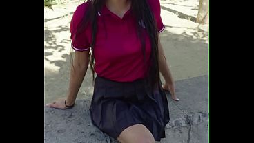 Me Escapé De Clases En La Mañana Y Estaba Esperando A Mi Novio Para Ir Al Cine Pero No Llegaba, Entonces Llego El Profe Beto Y Me Convenció De Ir A Clases Porque Es Lo Mejor Para