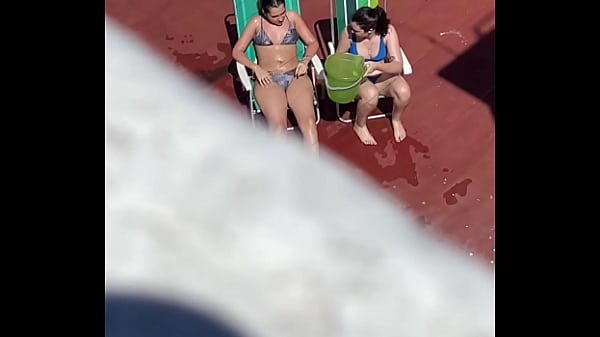 Vecinas Tomando Sol En La Terraza Parte 3