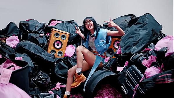 BLACKPINK - SHUT DOWN MV