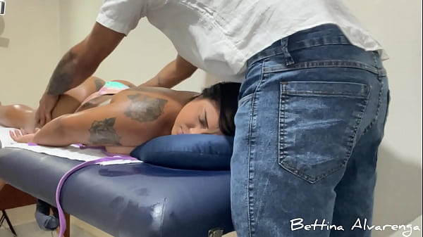 Massagem Acaba Em Sexo Depois Que Percebi O Tamanho Daquele Pau, Não Resisti Chupei O Massagista Gozei Duas Vezes E Vou Marcar Pra Próxima Semana De Novo | AllanDelon | Completo
