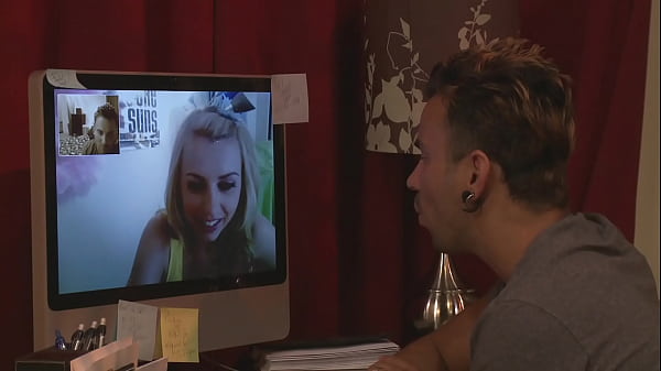 LEXI BELLE DRILLS HER WEBCAM FAN