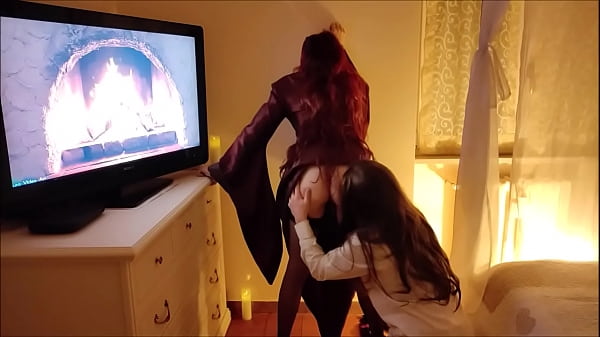 COSTUME PLAY PASSION Woman Melisandre From "GAME OF THRONES "as You've Never Seen Her Before