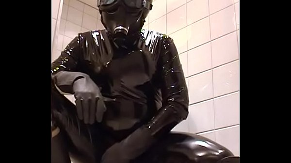 Roxina2002RubberOxFinestCumshot260202.WMV
