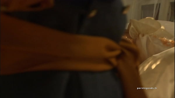 Amber Rain Et Evens Stone, Couple Chaud Baise Sur Un Lit De Pétales De Rose
