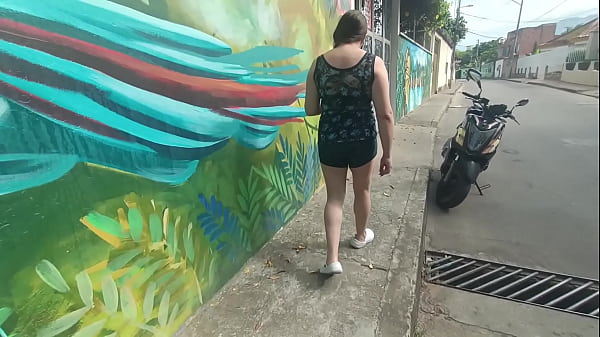 Madrastra Puta Latina Colombiana De Cameltoe Gigante En La Calle Con Su Hijastro Y Su Vagina Marcada En Shorts Usa BhaBhi Desi Sex XXX Usa American United States