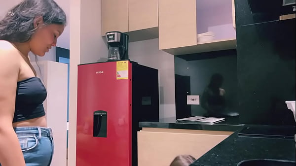 Visito A La Novia De Mi Mejor Amiga Y Terminamos Follando En Su Cocina!